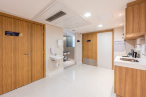 porta com boneca e porta de correr